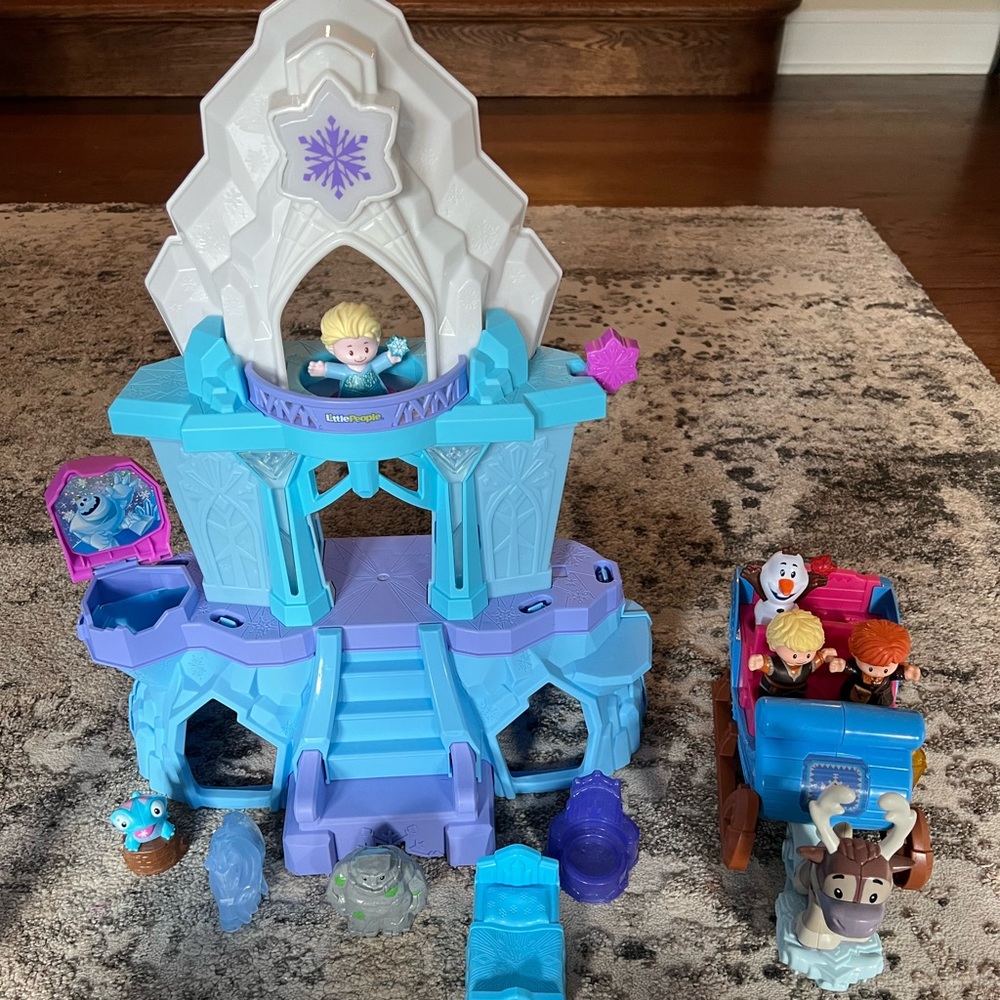 Little People Frozen Castle and Lot
